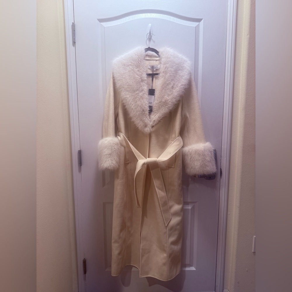 Elliatt Aria Faux Fur Trim Belted Coat in Cream Size XL NWT - Picture 7 of 10